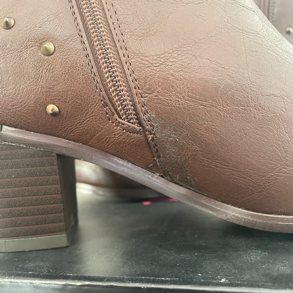 Charly Brown Booties - Picture 4 of 5